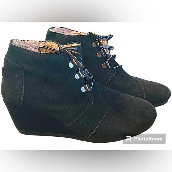 Toms Shoes - Toms Suede shearling lined wedge Bootie size 8.5